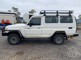 Toyota Landcruiser - picture2' - Click to enlarge