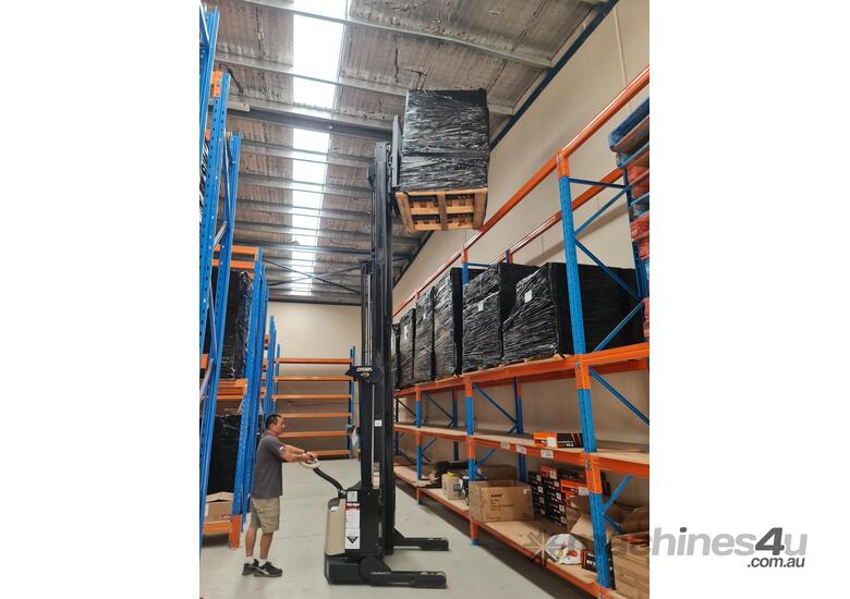 Used 2018 Crown Crown Walkie Stacker SH5500 - Narrow Isle- reach Side ...