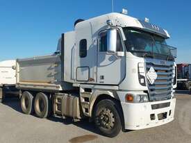 Freightliner Argosy - picture0' - Click to enlarge