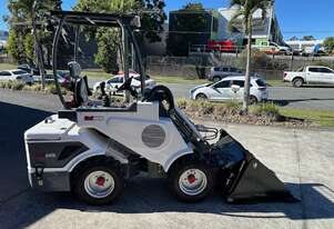 Electric Articulated Telescopic Loader with Forks and 4 in 1 Bucket