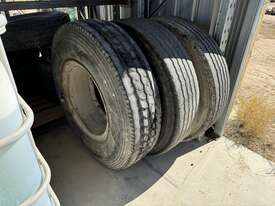 3 x R258 10.00R20 Tyres & Rim - picture0' - Click to enlarge