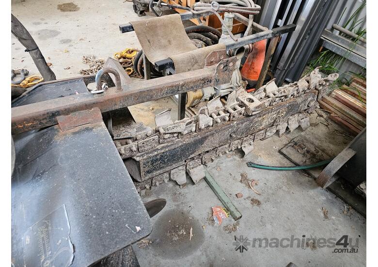 SKIDSTEER ATTACHMENTS FROM CAT 299