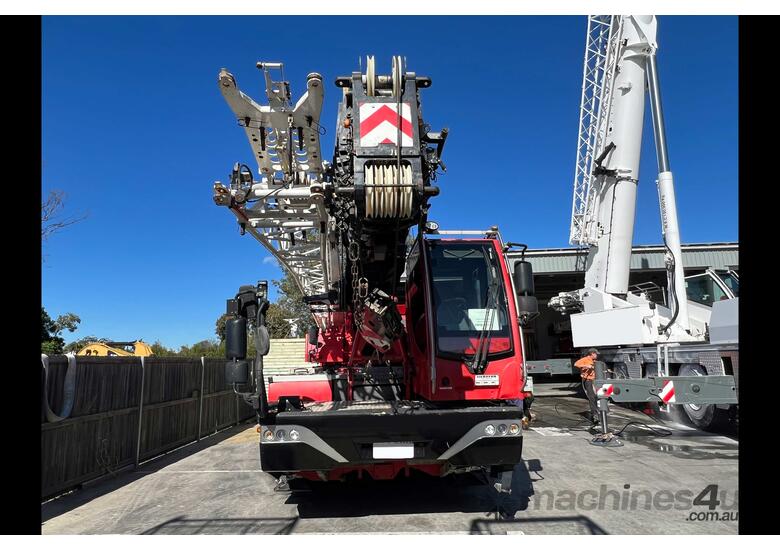 caption 2011 Liebherr LTC1045-3.1