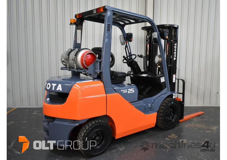 caption Toyota 8FG25 2.5 Tonne LPG Forklift 2017 Model 4.5m Container Mast with Sideshift
