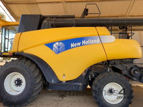 OBOC 2009 New Holland Combine Harvester CR9070