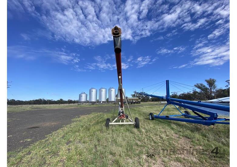 caption BUHLER Farm King 836 Auger