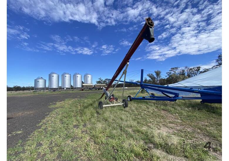 caption BUHLER Farm King 836 Auger