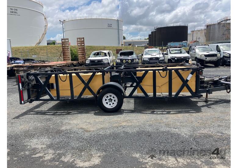 caption 2015 Energy Absorption Systems TMA 9000 Attenuator Trailer