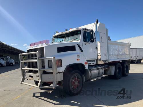 caption 1988 International Transtar 4670 Tipper