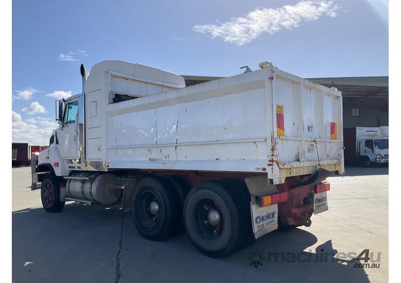 caption 1988 International Transtar 4670 Tipper