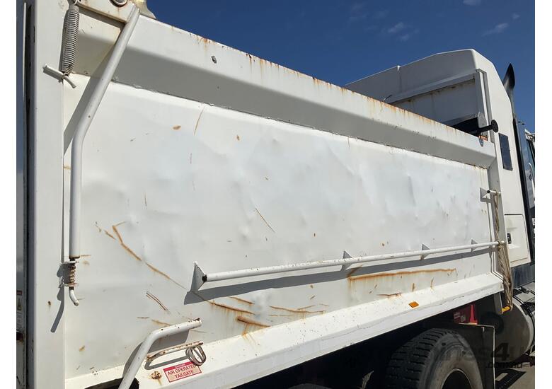 caption 1988 International Transtar 4670 Tipper