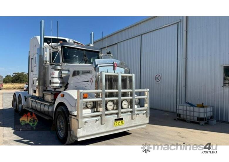caption (8677) Kenworth 909 - 2013
