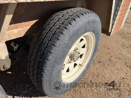 caption 2007 Cowan Welding & Fabrication Tandem Axle Box Trailer