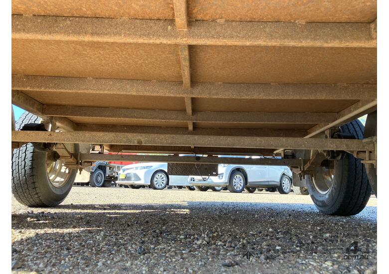 caption 2007 Cowan Welding & Fabrication Tandem Axle Box Trailer
