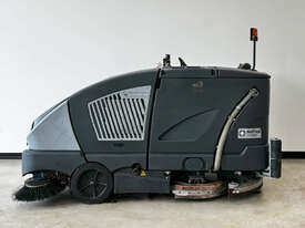 NILFISK CS7000 SWEEPERSCRUBBER - picture0' - Click to enlarge