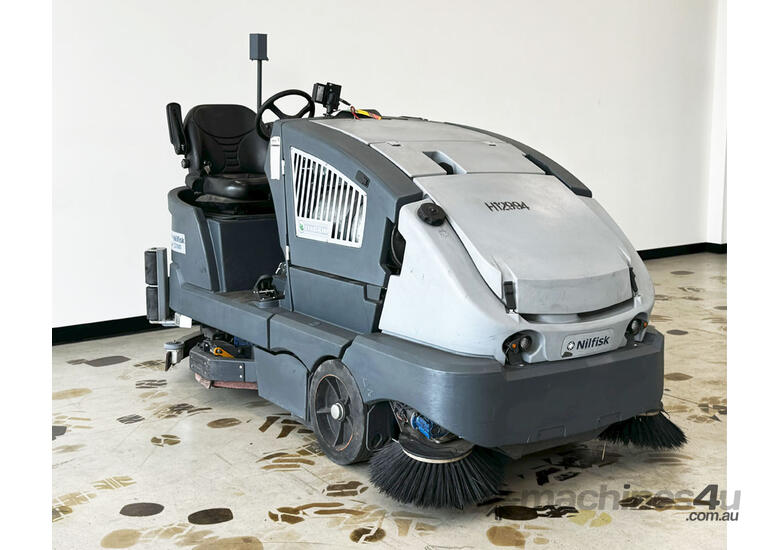 caption NILFISK CS7000 SWEEPERSCRUBBER