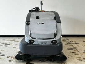NILFISK CS7000 SWEEPERSCRUBBER - picture1' - Click to enlarge