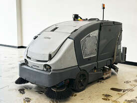 NILFISK CS7000 SWEEPERSCRUBBER - picture2' - Click to enlarge