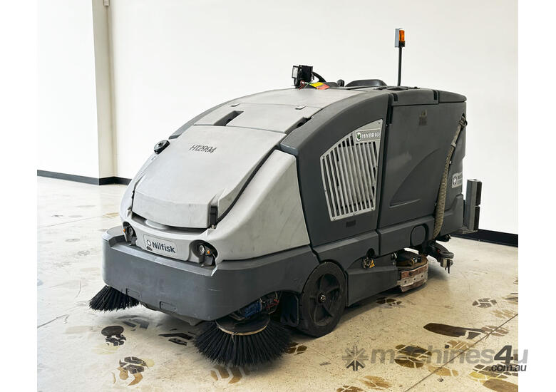 caption NILFISK CS7000 SWEEPERSCRUBBER