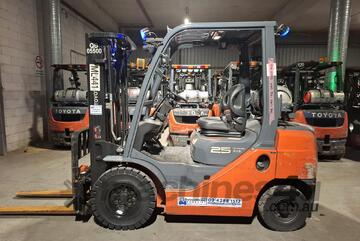 Wollongong Forklift: 2020 Toyota 2.5T LPG, 3-Stage Container Mast, 4.3m Lift!