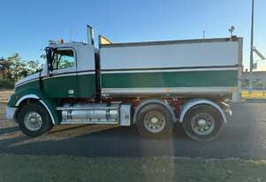 2008 Freightliner Columbia tipper quick release bin