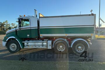 2008 Freightliner Columbia tipper quick release bin