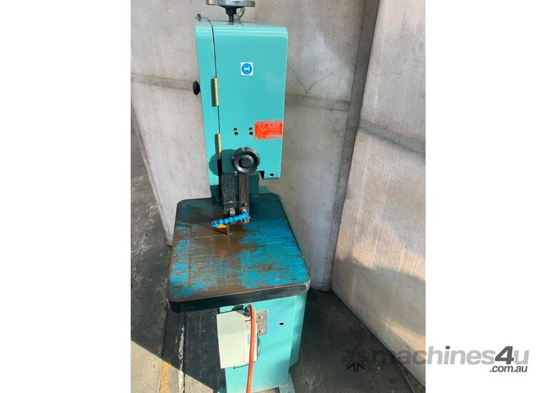 Pacific KB-30 vertical bandsaw
