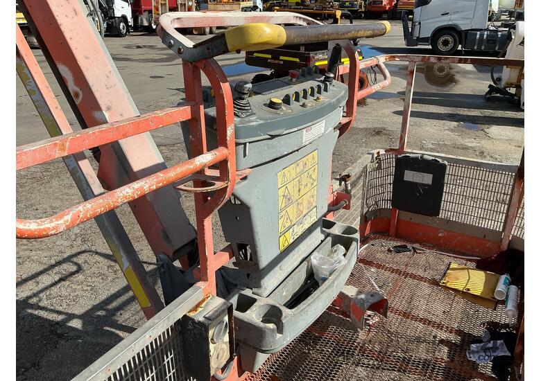 caption 2013 JLG Industries 800AJ Elevated Work Platform