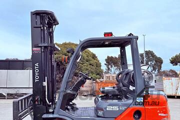 Toyota 8 series 2.5T LPG forklift 6m lift, side shift, fork position