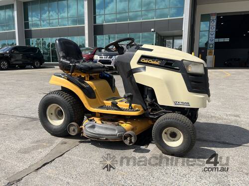 caption 2014 Cub Cadet LTX 1042 (Non Mobile)