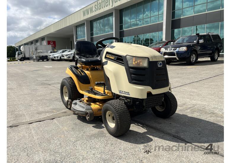 caption 2014 Cub Cadet LTX 1042 (Non Mobile)