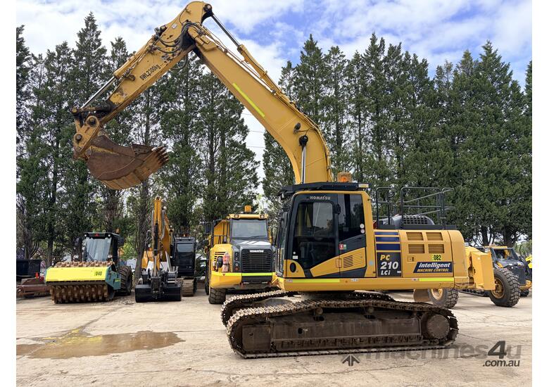2016 Komatsu PC210 Hydraulic Excavator 
