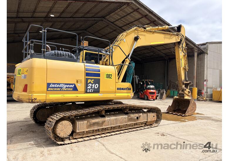 2016 Komatsu PC210 Hydraulic Excavator 