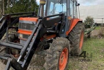 (9061) Kubota M8580 F/E/Loader Tractor