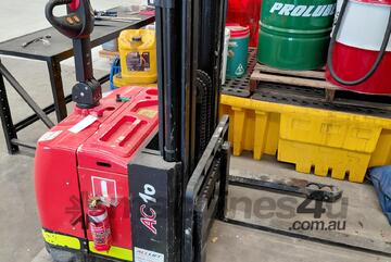   Heli AC16 Straddle Stacker