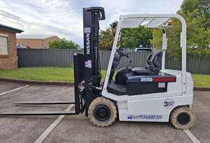 Wollongong Forklift: Nissan 2.5T Elec, 4-Wheel, 3-Stage Container Mast, 5.15m lift!