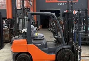 2017 3.0t TOYOTA CONTAINER MAST