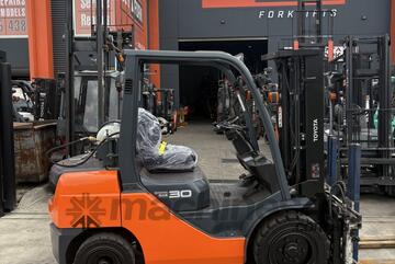 2017 3.0t TOYOTA CONTAINER MAST