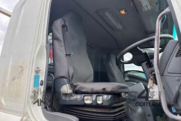 2017 Isuzu FVY 240-300 Table Top Beaver Tail