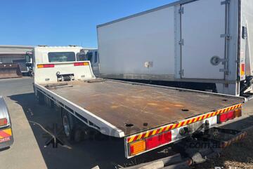 2009 Hino FD 1024 Tilt / Slide Tray