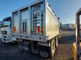 Mack Trident - picture0' - Click to enlarge