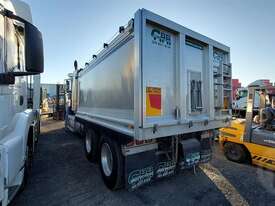 Mack Trident - picture1' - Click to enlarge