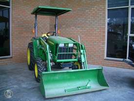 JOHN DEERE 3038E - picture2' - Click to enlarge