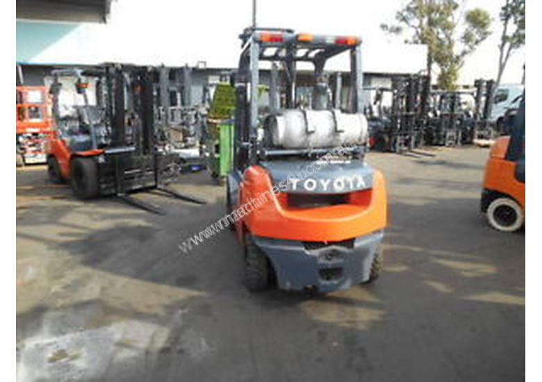 caption Used Toyota 8FG25 forklift for sale