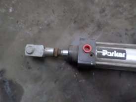 PARKER PNEUMATIC CYLINDER ASSEMBLY 40MM BORE #P - picture0' - Click to enlarge