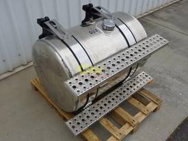 Freightliner 265 Litre Polished Alloy Fuel Tank - picture2' - Click to enlarge