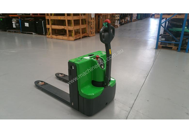 caption LITHIUM POWERED - POWER PALLET