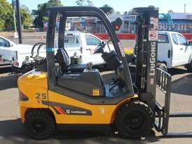 Liugong CLG2025H LPG / Petrol Counterbalance Forklift - picture1' - Click to enlarge