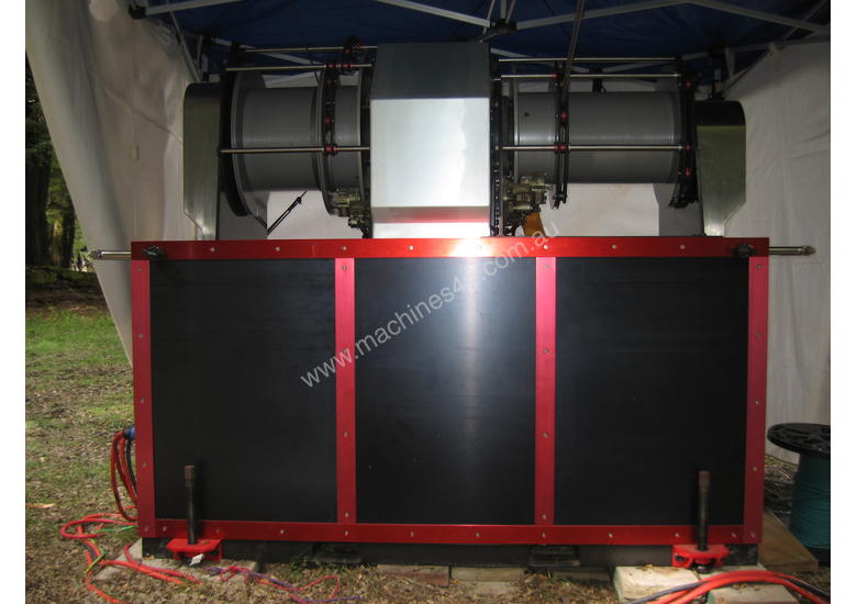 caption Hydraulic / eletric high speed winch