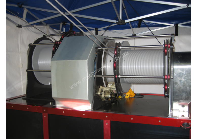 caption Hydraulic / eletric high speed winch